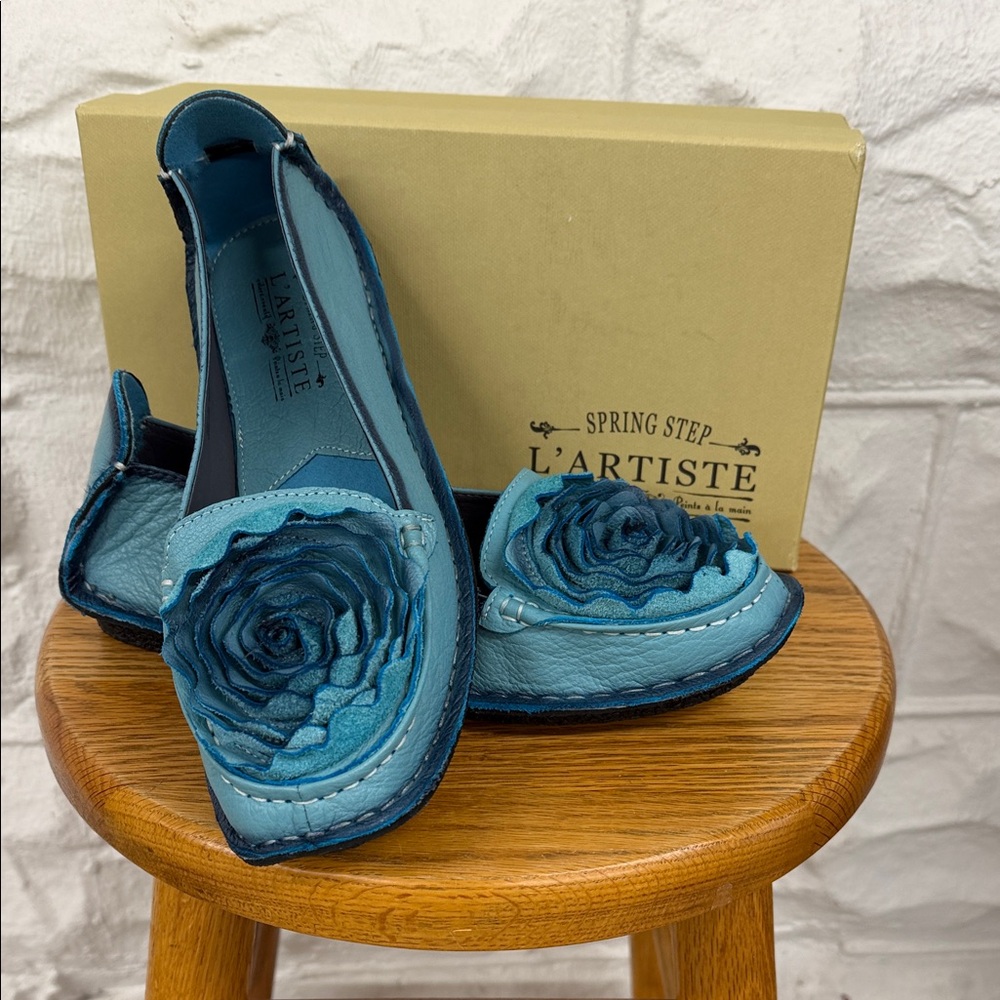 L'ATISTE Desi-Blu flat